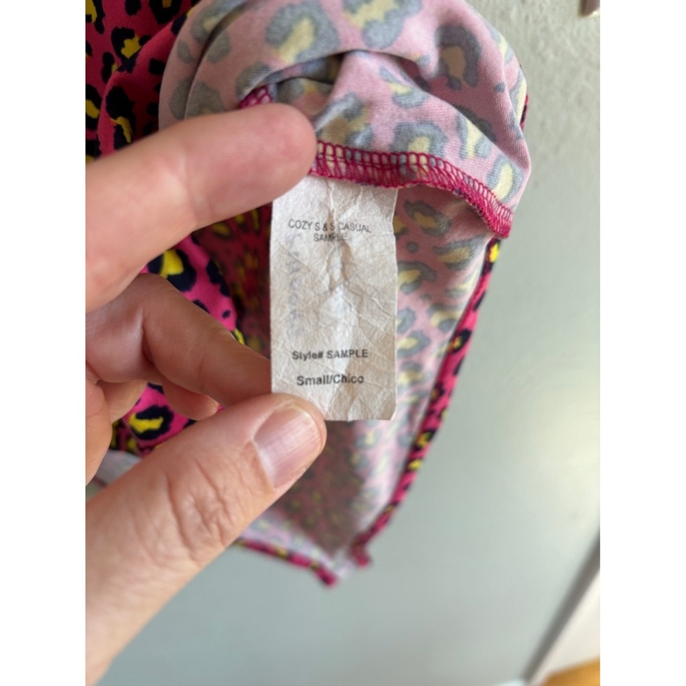 Cozy Casual Neon Pink Leopard Scoop Neck Bodysuit Top S Like New - Picture 3 of 5